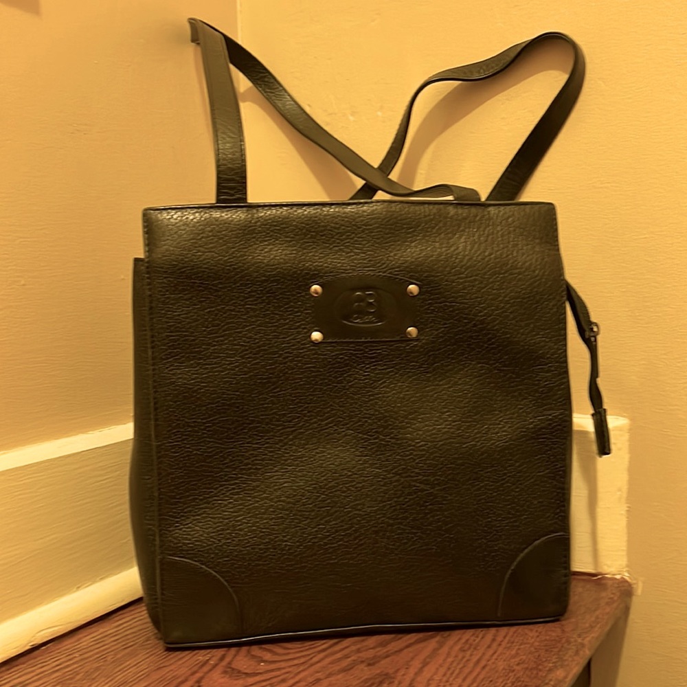 Leather shoulder handbag